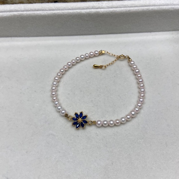 Genuine Freshwater Pearls With Blue Daisy Flower Bracelet - Picture 2 of 3